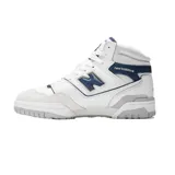 Championes de caña alta New Balance 650, color blanco con detalles en azul y gris.