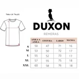 Remera de algodón gris claro jaspeado, con doble estampa de diseño artístico en la espalda y en el pecho.