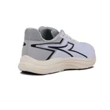 Championes Diadora Champion Snipe 3, color blanco con detalles en gris y negro.