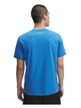 Remera celeste de manga corta Under Armour con logo estampado en el pecho.