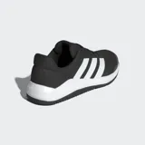 Championes Adidas Dropset Base negros con las tres tiras blancas.