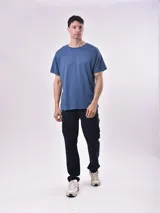 Remera básica de manga corta y cuello redondo, color blanco.