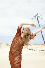 Vestido tejido con textura de red color verde.