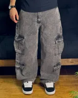 Pantalón cargo gris con efecto gastado, de tela denim y corte mega baggy.