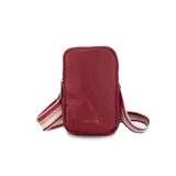 Phonebag color bordó con textura de cuero granulado, cierre superior, bolsillo trasero tipo sobre y correa regulable y desmontable de galón a rayas en tonos beige, blanco y bordó.