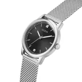 Reloj Guess modelo Chandler con caja de 40mm y pulsera de malla milanesa de acero inoxidable plateado. La esfera es negra con marcadores de hora plateados y un pequeño cristal como índice a las 12. Presenta agujas plateadas y corona lateral.