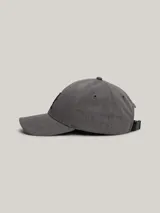 Gorra de béisbol gris con logo TH bordado en negro en el frente.