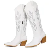 Botas texanas de caña alta color blanco, con diseño de llamas bordadas con strass. Taco de madera.