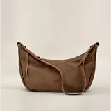 Cartera bandolera marrón de cuero con correa ajustable.