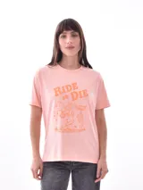 Remera blanca con estampado de dos tigres rojos enfrentados y texto en chino.