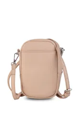 Bandolera compacta de símil cuero color rojo, con correa regulable y desmontable. Posee apertura superior, bolsillo frontal con cierre y bolsillo trasero abierto.