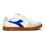 Championes urbanos Diadora modelo Helio Lifestyle, color blanco con detalles en azul y suela marrón.