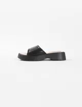 Sandalias negras con plataforma de 4 cm.