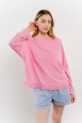 Remera verde lima de corte holgado con cuello redondo y mangas largas.