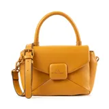 Cartera bandolera color suela, con solapa y diseño acolchado en símil cuero. Tiene un bolsillo interno con cierre, un bolsillo externo abierto, correa regulable y asa fija.
