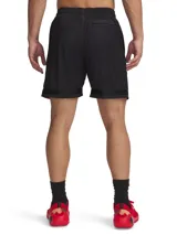 Short deportivo negro con estampado de llamas rojas y amarillas, con pretina elástica y cordón ajustable.
