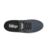 Zapatillas de skate color negro con detalles en marrón y suela blanca, diseño clásico y cómodo.