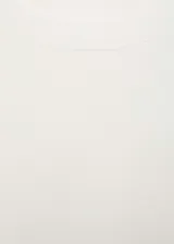 Jersey de punto fino color crudo, de manga corta y cuello redondo.