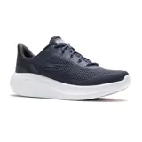 Championes deportivos Skechers Max Cushioning Essential Momentum, color azul marino, con cordones y capellada de malla transpirable. Cuenta con plantilla Skechers Air-Cooled Goga Mat, entresuela Ultra Go y tecnología Natural Rocker.