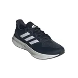 Championes Adidas Ultrarun 5 color azul marino con las tres tiras blancas.