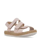 Sandalias de cuero nobuck color rosa pálido, con múltiples tiras ajustables con velcro, plantilla de cuero acolchada y suela de PVC cosida y flexible.