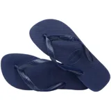 Ojotas Havaianas Top color blanco, con suela texturizada y tiras con diseño en relieve y logo de la marca.