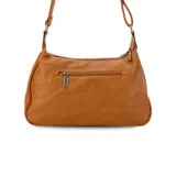Cartera bandolera negra de cuero sintético con correa extensible. Tiene dos compartimentos principales con cierre, un bolsillo trasero con cierre y dos bolsillos frontales, uno con botón y otro con cierre.