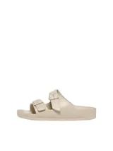 Sandalias planas color beige con doble tira ajustable con hebilla y plantilla anatómica.