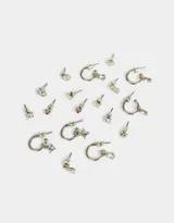 Set de nueve pares de aros pasantes y argollas de metal plateado con strass y esmaltado.
