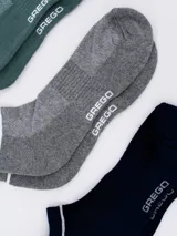 Pack de tres pares de soquetes deportivos de algodón en colores azul marino, gris y verde.