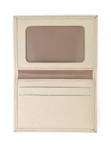 Tarjetero color marrón con textura símil reptil, aplique metálico con logo de la marca y múltiples ranuras.