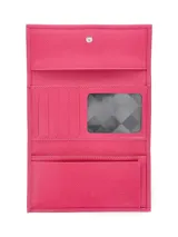 Billetera de diseño clásico en color negro, con broche metálico y logo de marca, fabricada en cuero vacuno.