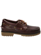 Zapato náutico de cuero color café oscuro con cordones de cuero y suela de goma con dibujo.