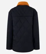 Campera puffer negra con cuello de terciopelo color mostaza, cierre frontal con cremallera y bolsillos laterales.