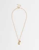 Set de tres collares de cadena fina en plateado, dorado y cobre rosado, con dije de oso y dije de flor con la inscripción "BFF".