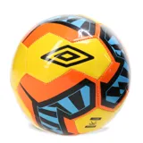 Pelota de fútbol con diseño colorido en amarillo, celeste y negro, ideal para deportes.