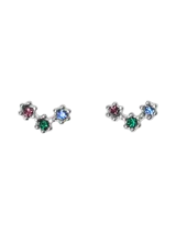 Par de aros plateados con tres cristales de colores alineados.