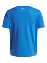 Remera celeste de Under Armour, corte clásico, mangas cortas y logo estampado en el pecho.