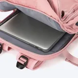 Mochila rectangular color beige, con múltiples bolsillos frontales y laterales, correas ajustables y asa superior.