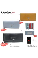 Billetera rectangular color celeste/azul claro con textura lisa. Presenta un parche frontal con texto repetitivo "LOVE" en blanco y rojo. Incluye un llavero desmontable en forma de corazón rojo con el texto "OREIRO LOVE".