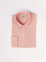 Camisa de vestir color salmón, de corte slim fit, confeccionada en lino y poliéster.