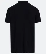 Polo de hombre color negro, de corte regular, manga corta y cuello camisero con cremallera.