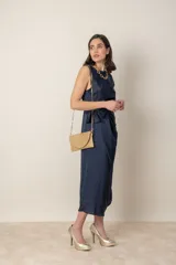 Vestido italiano marrón chocolate, de corte recto con lazo lateral.