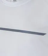 Musculosa deportiva azul marino de poliéster con tecnología Dry, cuello redondo y detalle de cinta reflectante en el centro.