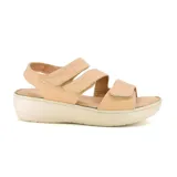 Sandalia de cuero color beige con plataforma blanca y tiras con velcro.