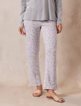 Pantalón de pijama estampado marca René Rofé, con cintura elastizada.
