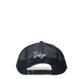 Gorro de camionero blanco con paneles de malla y logo bordado en negro.