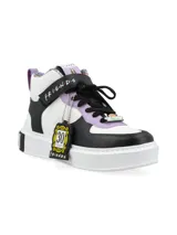 Zapatillas de media caña blancas con detalles en negro y lila. Cierre con cordones negros y tira de velcro blanca con la palabra "Friends".