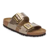 Sandalias Birkenstock modelo Sydney, color taupe metalizado con hebillas doradas ajustables.