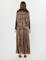 Pantalón palazzo de tiro alto, color bronce metalizado, con efecto plisado y pretina elastizada.